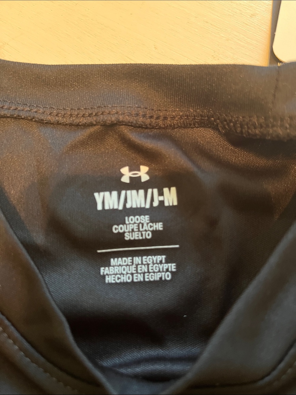 Boy YM Under Armour Black Long-Sleeve Performance Tee with Camo Logo - Picture 2 of 3